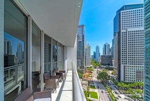 Apartment, 1 King Bed with Sofa bed, Kitchen, City View | Property grounds - Icon Brickell (Miami)
