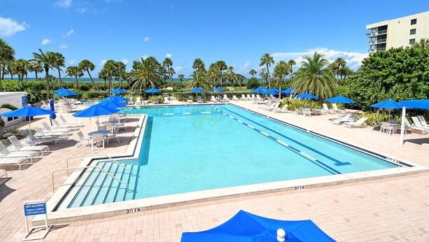 A heated pool - Beachplace 3  - 203 by FGC (Longboat Key)