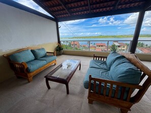 TV - Casa com Área Gourmet, Piscina e Vista do Mar (Canguaretama)