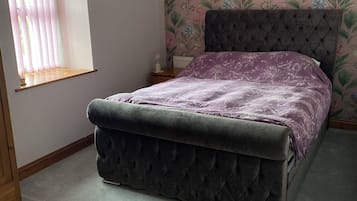 5 bedrooms, WiFi, bed sheets