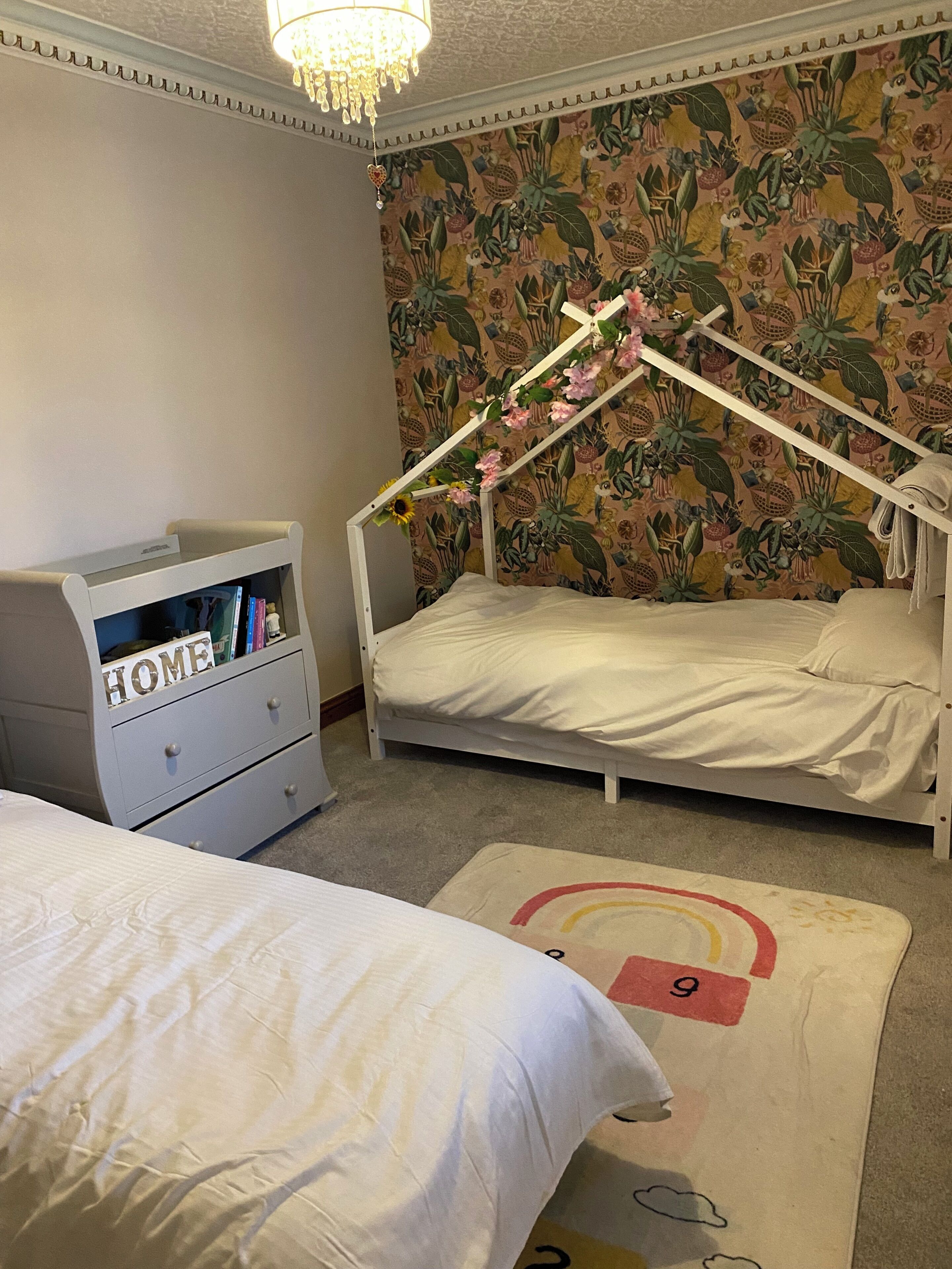 WiFi, bed sheets