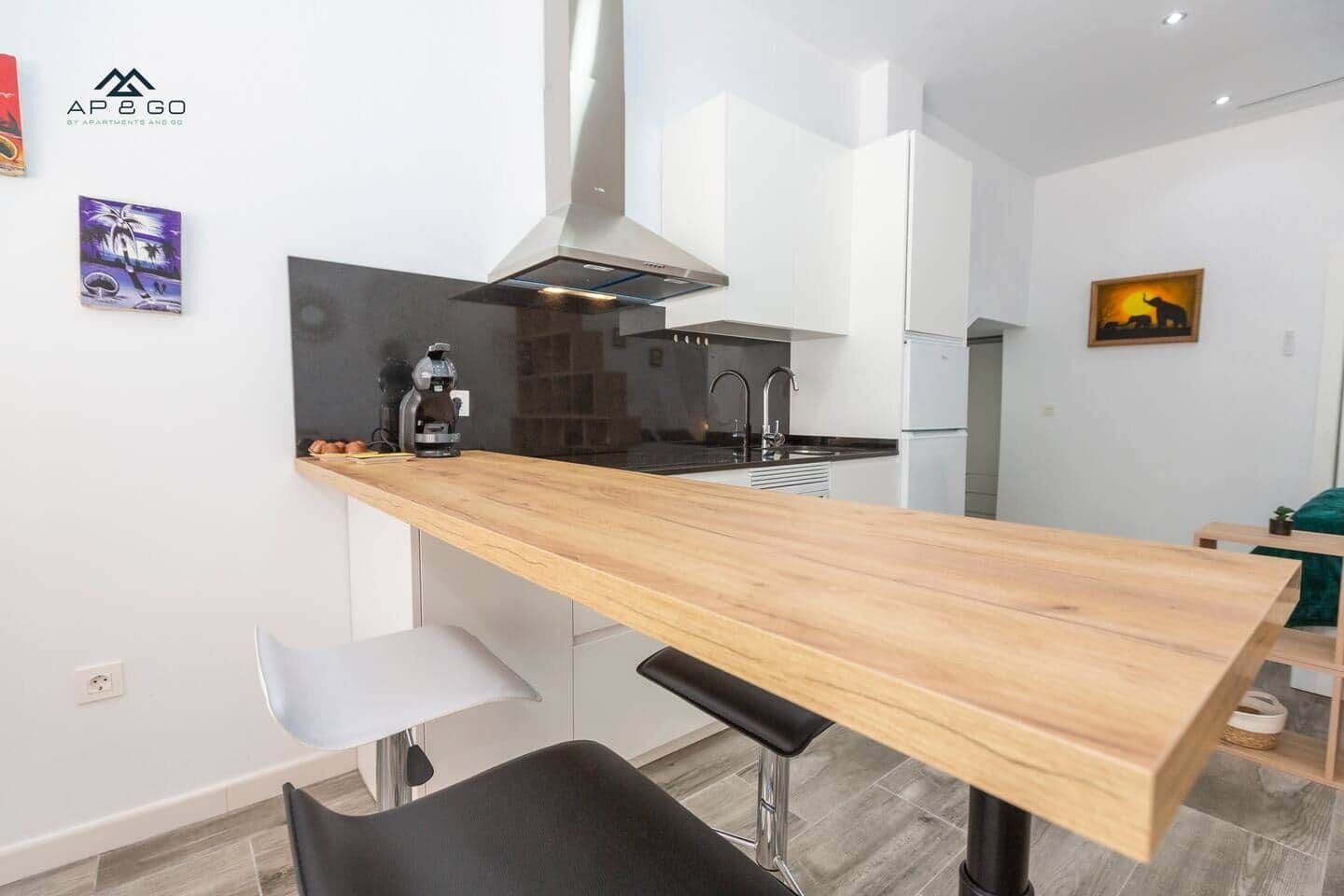 Kühlschrank, Mikrowelle, Herdplatte, Geschirrspüler