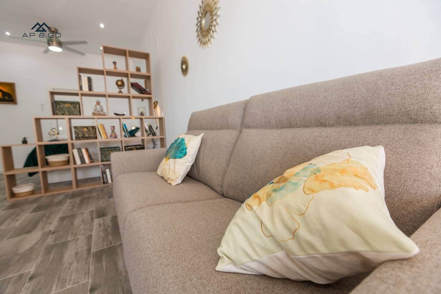 Una Smart TV, libros