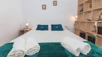 Iron/ironing board, free WiFi, bed sheets