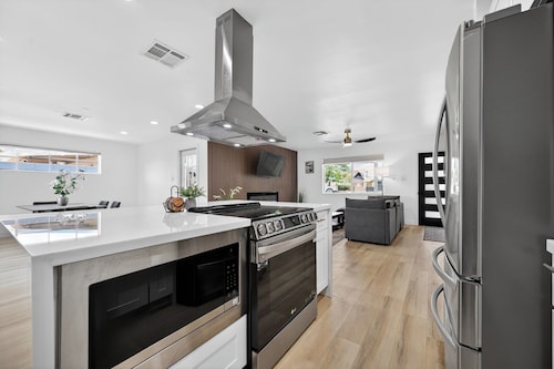 Beautiful 3-bedroom house in peaceful Scottsdale perfect for relaxing stays