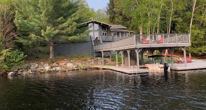 Muskoka Charm at it's best! Peaceful Island Escape close to marina