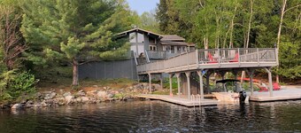 Muskoka Charm at it's best! Peaceful Island Escape close to marina