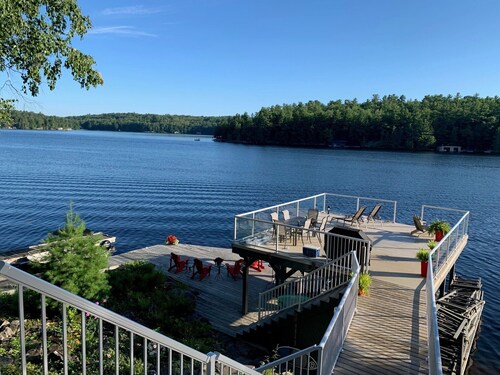 Muskoka Charm at it's best! Peaceful Island Escape close to marina