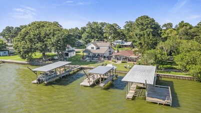 Lakefront Livingston Retreat w Dock & Fire Pit!