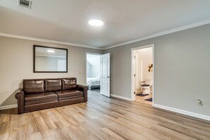 6 Schlafzimmer, Bügeleisen/Bügelbrett, kostenloses WLAN, Bettwäsche