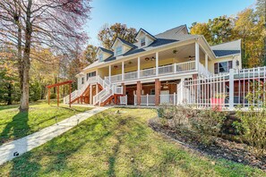 Exterior - 7 Acres Entertainment-Ready  with Private Swimming Pool (Cleveland)