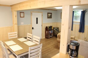 Dining - Kenai River Chrome Chasers 2BR Fisherman’s Escape (Soldotna)