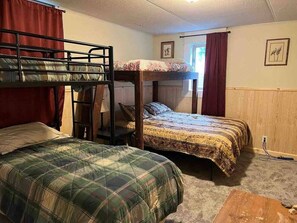 Desk, iron/ironing board, WiFi, bed sheets - Kenai River Chrome Chasers 2BR Fisherman’s Escape (Soldotna)