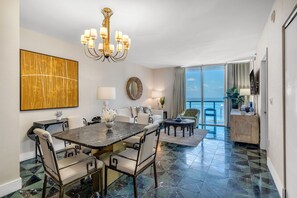 Dining - The Club at Brickell Bay (Miami)