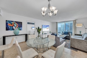 Apartment, 1 Bedroom, Kitchen, City View | Living area