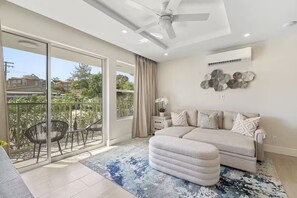 Smart TV, books - 2BR 2BR West Coast Condo, Pool, Rooftop, Beaches,  Restaurants - Coral Beach 101 (Barbados, W)