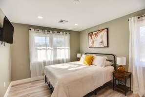 5 bedrooms, desk, iron/ironing board, travel crib