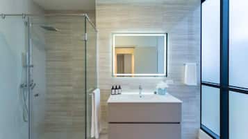 Douche, serviettes fournies