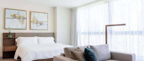 1 dormitorio, tabla de planchar con plancha, wifi y ropa de cama