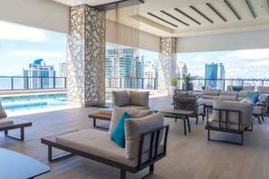 Pool - Cozy Furnished Studio with Park View, Panama City (Panamá)