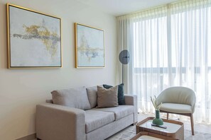 TV - 2 bedroom in Panama w/ Relaxing Park Vistas (Panamá)