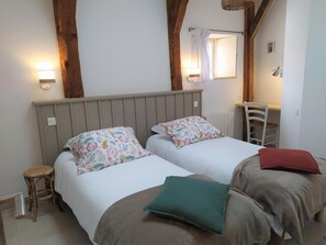2 chambres, fer et planche à repasser, accès au Wi-Fi (inclus)