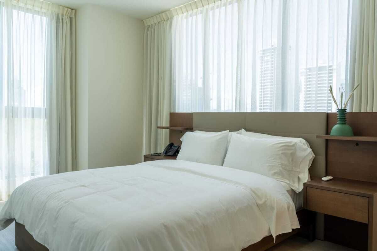 Iron/ironing board, WiFi, bed sheets