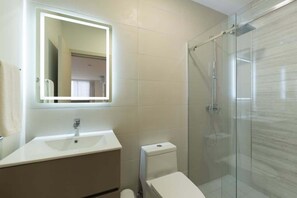 Douche, serviettes fournies