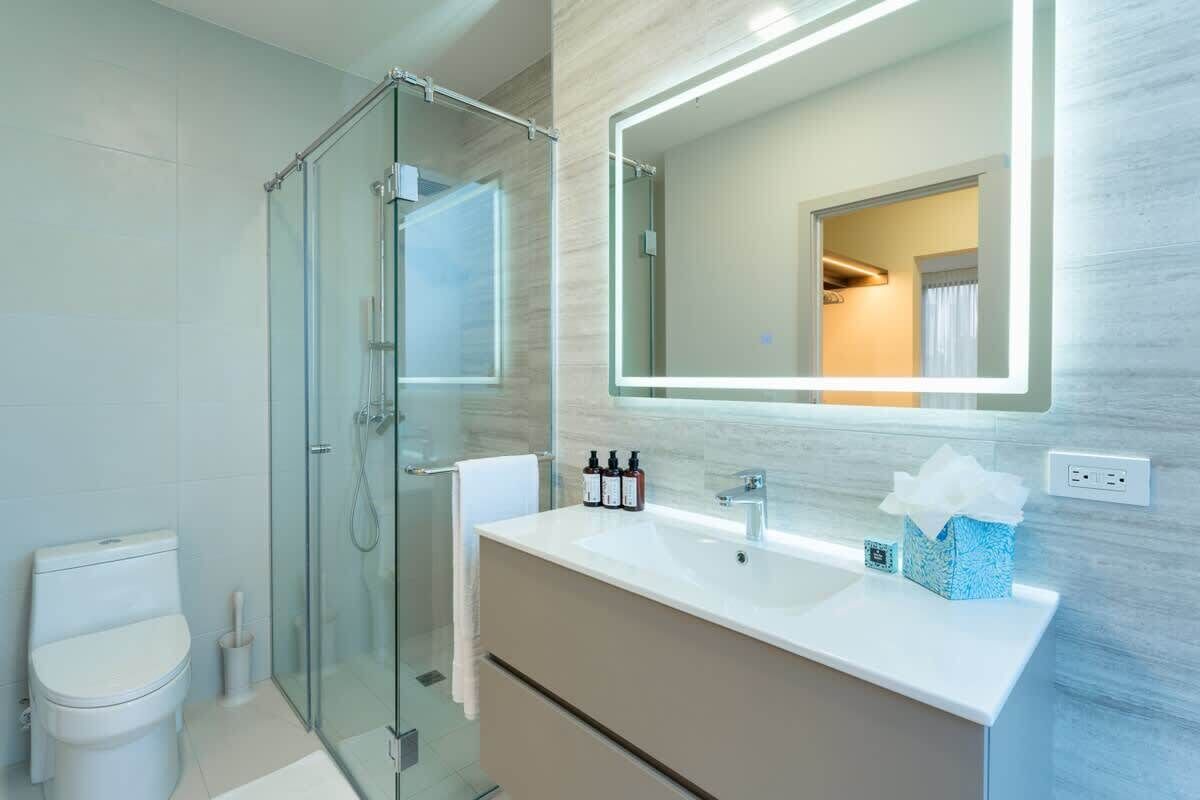 Shower, towels