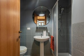 Hair dryer, towels - Avio apartment (PALERMO)