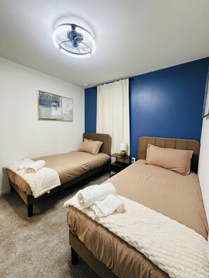 3 bedrooms, iron/ironing board, free WiFi, bed sheets - Cozy 3BR Retreat • Relax + Pool table Near DT (Raleigh)