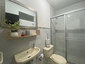 Towels, soap, toilet paper - Caney Traveller House 101 (Cali)