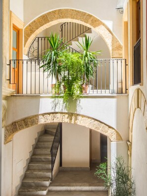 Interior - Yellow home (PALERMO)
