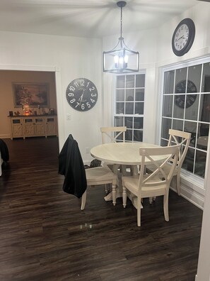 Dining - By The Pool (Winchester)