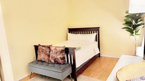 Room - Traveling Professionals Only 1-Private Furnished Bedroom.Walking distance to Riv (Gold River)