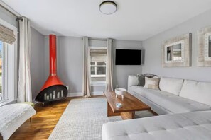 Smart TV, fireplace - Charming Home with Hot tub & walk to town! (Three Oaks)
