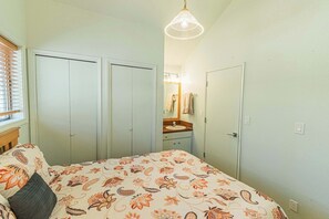 3 bedrooms, WiFi, bed sheets - Located near SHARC, walking trails, & eateries, HT (Sunriver)