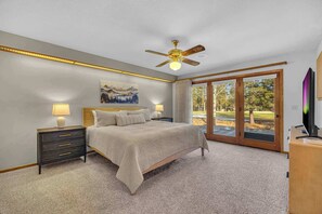 3 bedrooms, iron/ironing board, WiFi, bed sheets - AC, View of Golf Course, Ping Pong, by North Store (Sunriver)
