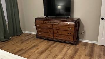 Iron/ironing board, free WiFi, bed sheets, wheelchair access
