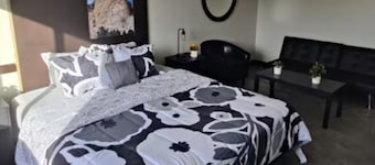 1 King Bedroom in Rapid City