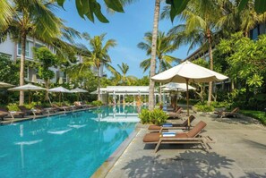 Outdoor pool - PALMERAS DEL CARIBE - STUDIOS and SUITES (Punta Cana)