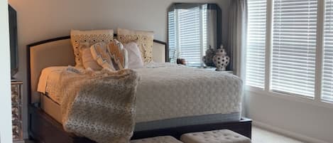 3 habitaciones, tabla de planchar con plancha, wifi y ropa de cama