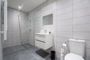 Douche, serviettes fournies