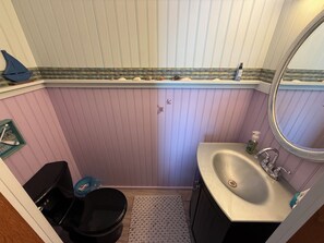 Hair dryer, towels - Welcome to your peaceful Lake Huron getaway located along US Highway 23 N in Ocqueoc. (Ocqueoc)