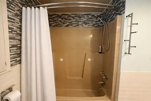 Hair dryer, towels - Welcome to your peaceful Lake Huron getaway located along US Highway 23 N in Ocqueoc. (Ocqueoc)