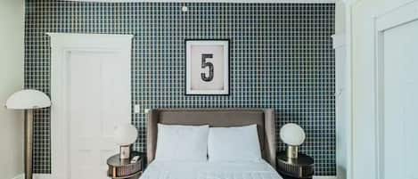 Iron/ironing board, free WiFi, bed sheets