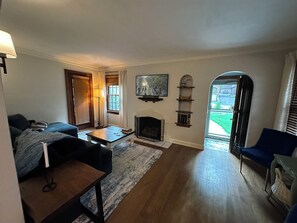 Living area - 3-bedroom house in Waldo Neighborhood of Kansas City with all the vibes. (Kansas City)