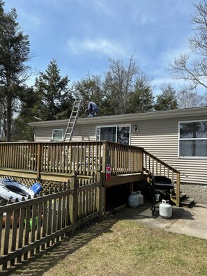 Exterior - Sandy Toes Retreat - just 25 steps from a sandy beach. (Daggett)