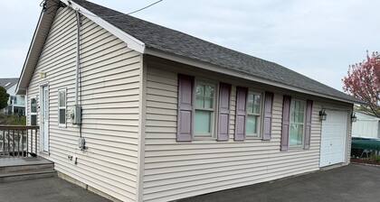 Waterfront 1-bedroom cottage with dock in charming Fairfield