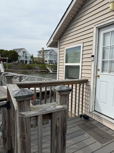 Waterfront 1-bedroom cottage with dock in charming Fairfield